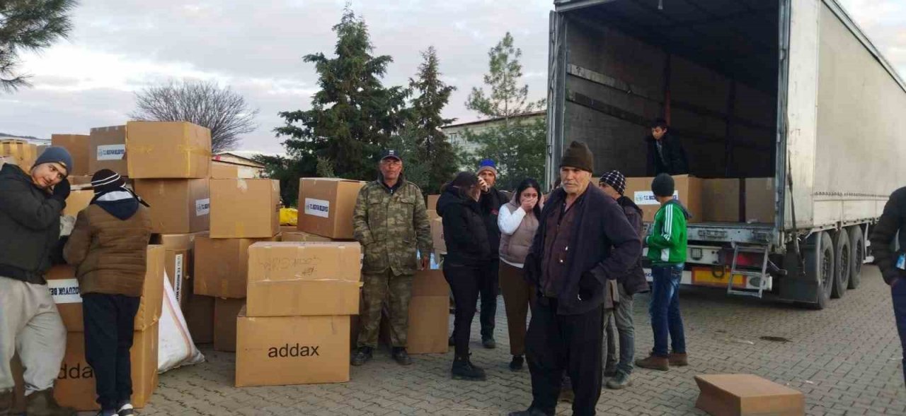 Bozüyük’ten giden 3. tır Nurdağı’ndaki depremzedelere ulaştı