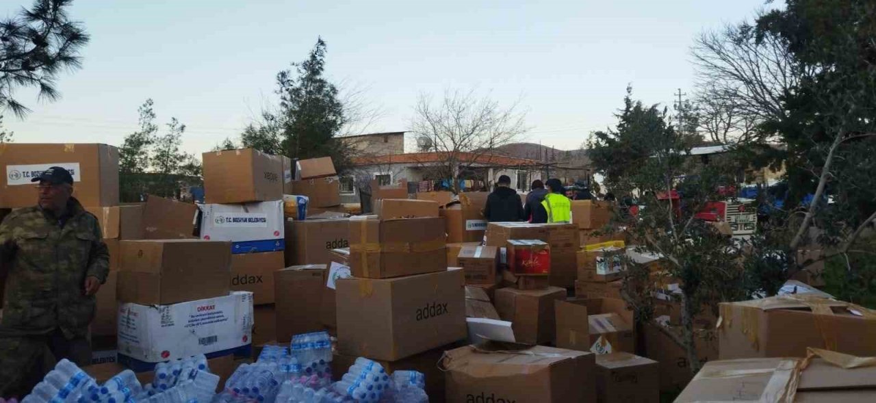 Bozüyük’ten giden 3. tır Nurdağı’ndaki depremzedelere ulaştı