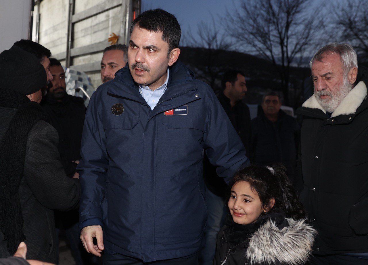 Çevre, Şehircilik ve İklim Değişikliği Bakanı Kurum: "Devlet-millet el ele inşallah bu afetin altından kalkacak"