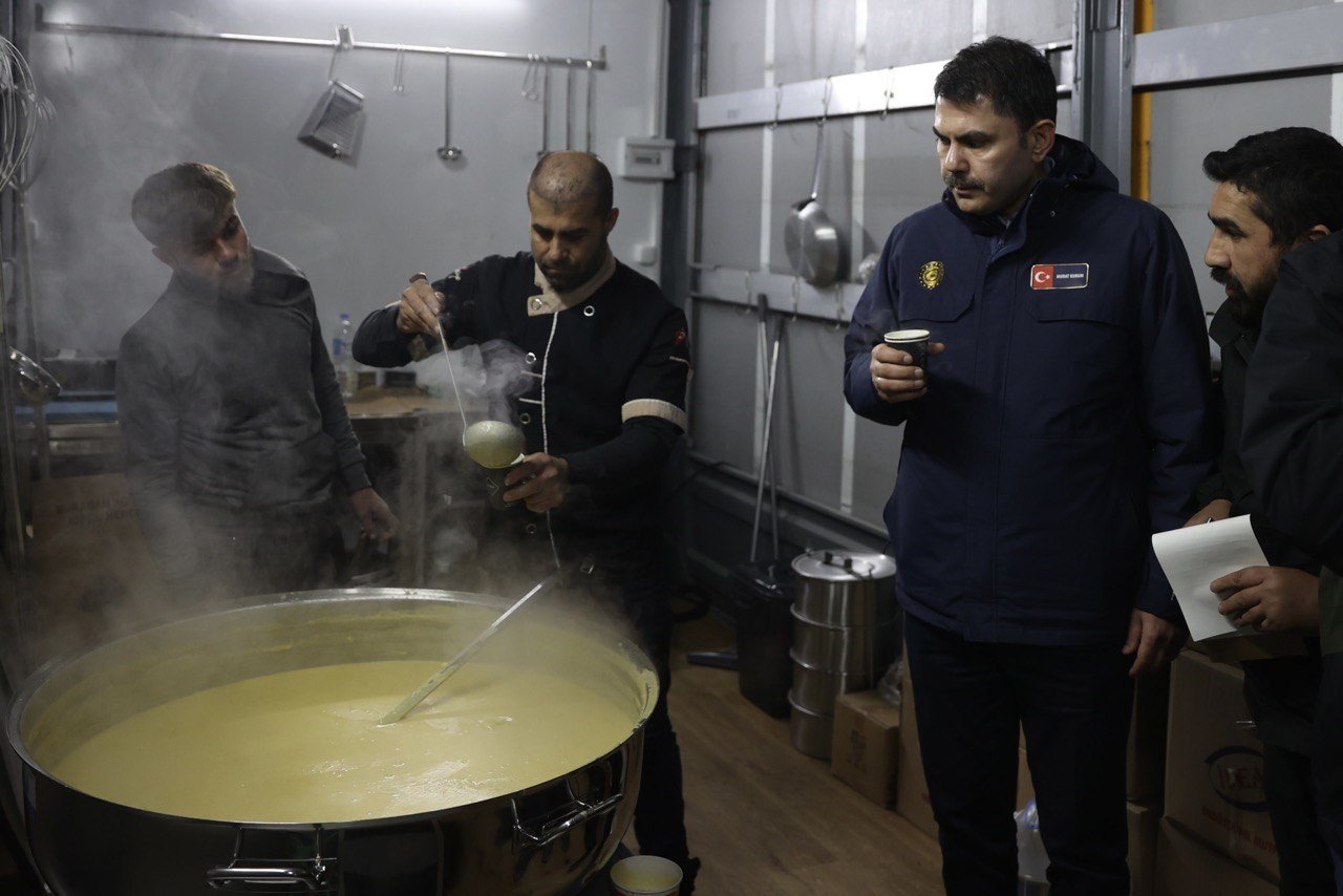 Çevre, Şehircilik ve İklim Değişikliği Bakanı Kurum: "Devlet-millet el ele inşallah bu afetin altından kalkacak"