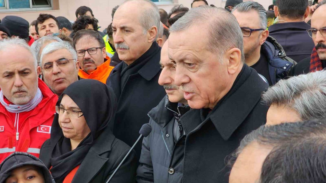 Cumhurbaşkanı Erdoğan, depremde can kaybı sayısının 18 bin 991’e yükseldiğini açıkladı.