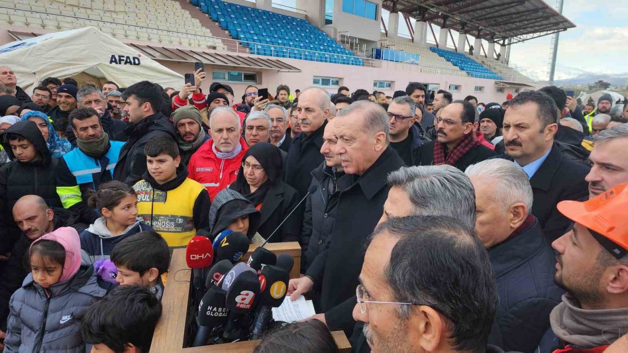 Cumhurbaşkanı Erdoğan, depremde can kaybı sayısının 18 bin 991’e yükseldiğini açıkladı.
