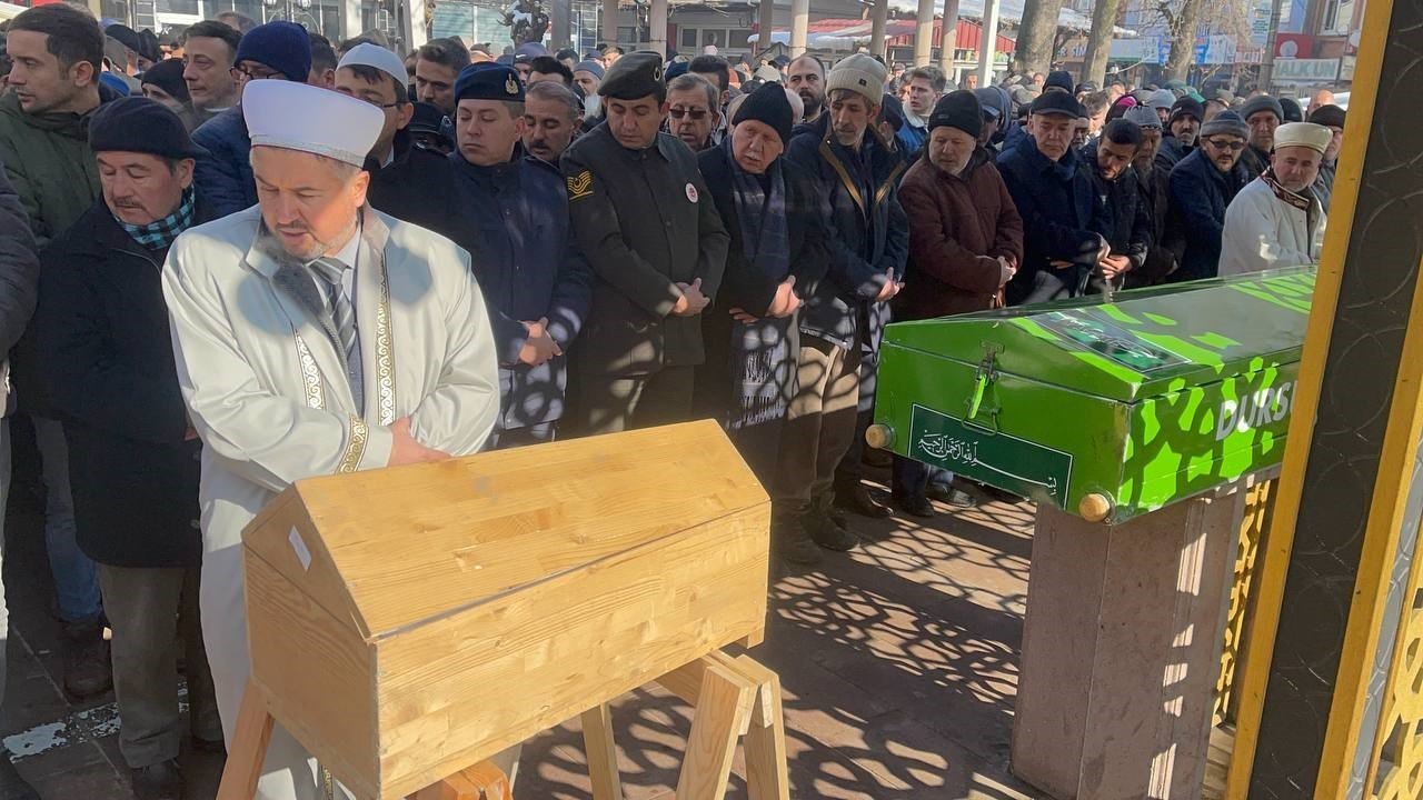 Depremde hayatını kaybeden aile Dursunbey’de toprağa verildi