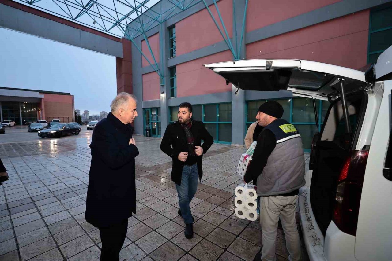 Denizli Büyükşehir’den deprem bölgesine 35 tır yardım malzemesi