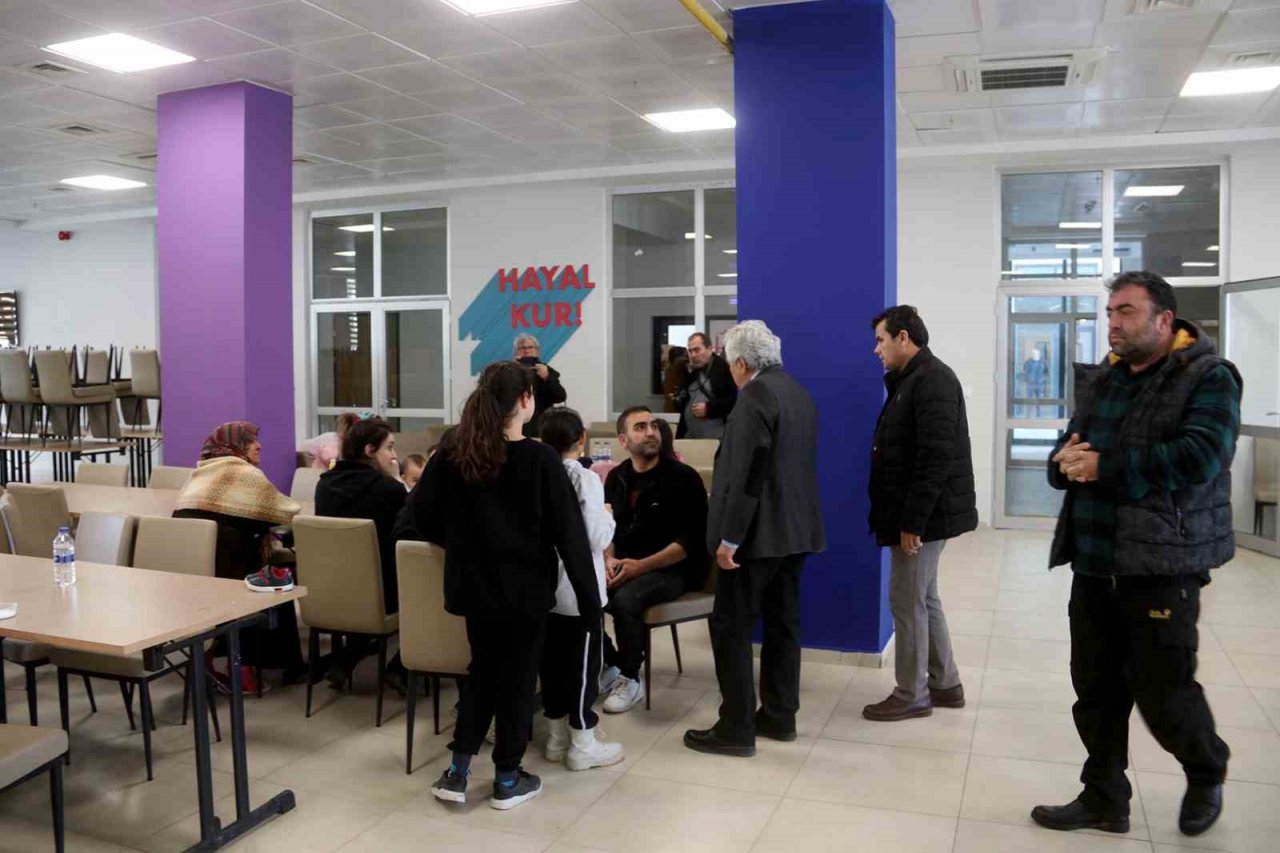 Depremzedeler Fethiye’deki yurda yerleştirildi