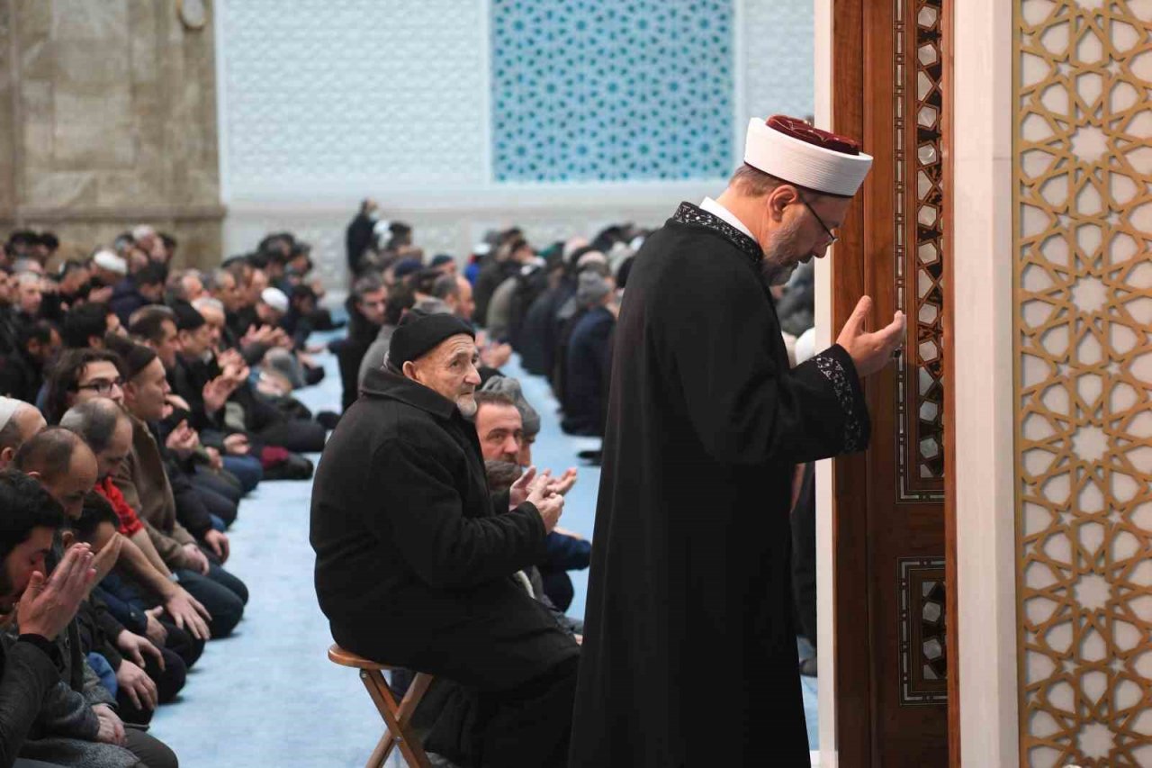 Camilerde Kahramanmaraş merkezli yaşanan depremler konulu hutbe okundu