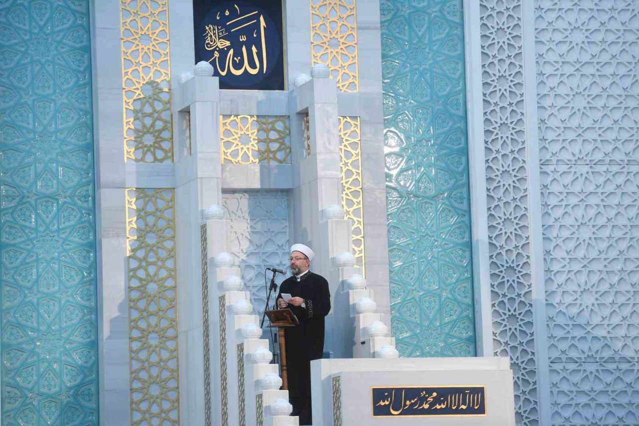 Camilerde Kahramanmaraş merkezli yaşanan depremler konulu hutbe okundu