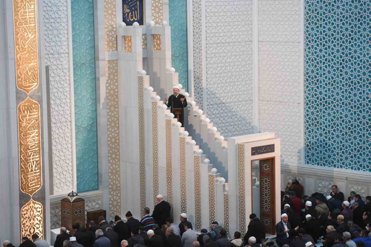 Camilerde Kahramanmaraş merkezli yaşanan depremler konulu hutbe okundu