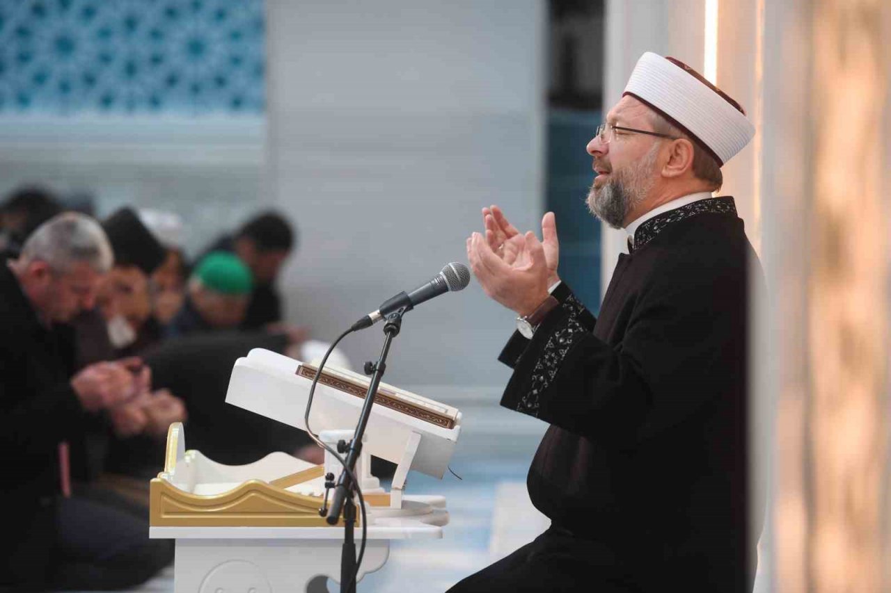 Camilerde Kahramanmaraş merkezli yaşanan depremler konulu hutbe okundu