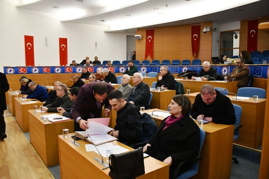 Deprem şehitleri için Fatiha okunarak başladı