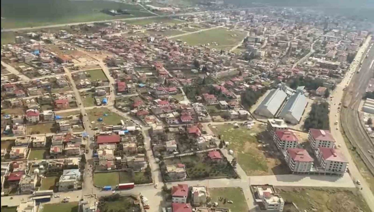 Bakan Dönmez İslahiye’de deprem bölgesini havadan inceledi