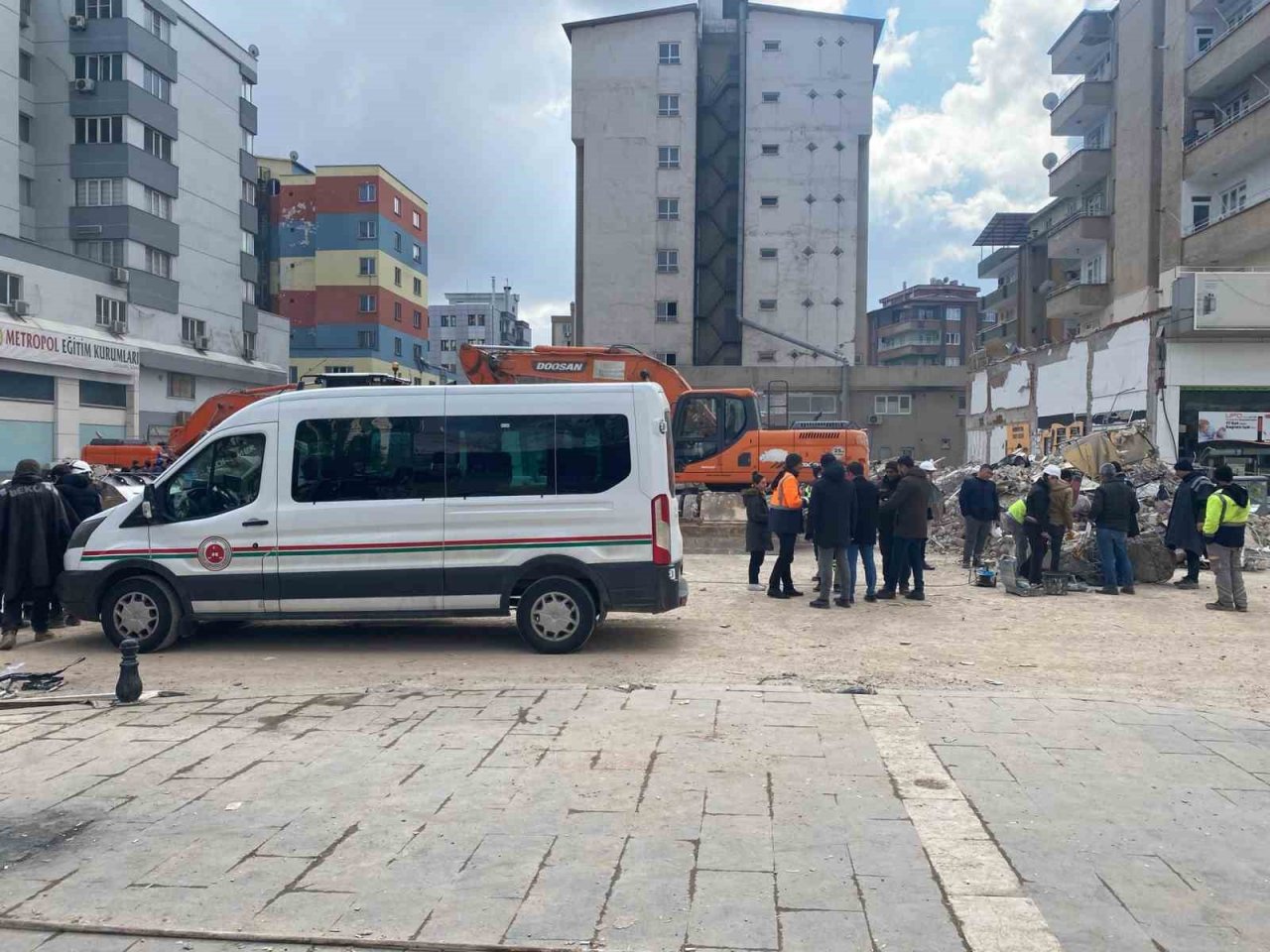 Kolonlarının kesildiği iddia edilen binada savcılık incelemesi