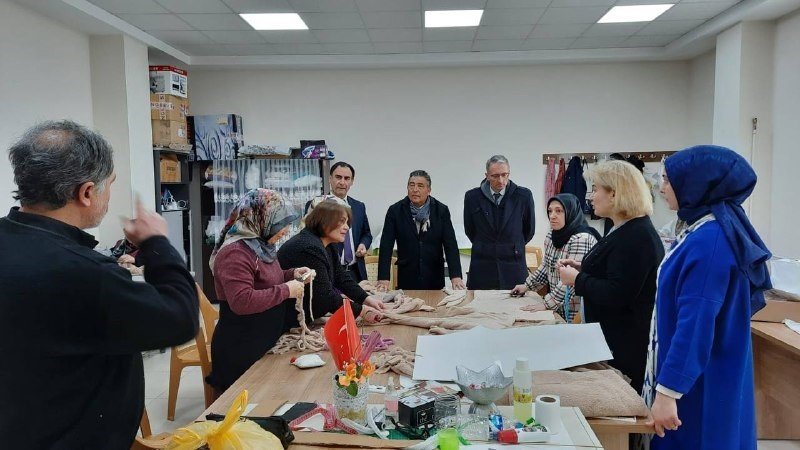 Halk Eğitimi Merkezi depremzedeler için üretiyor