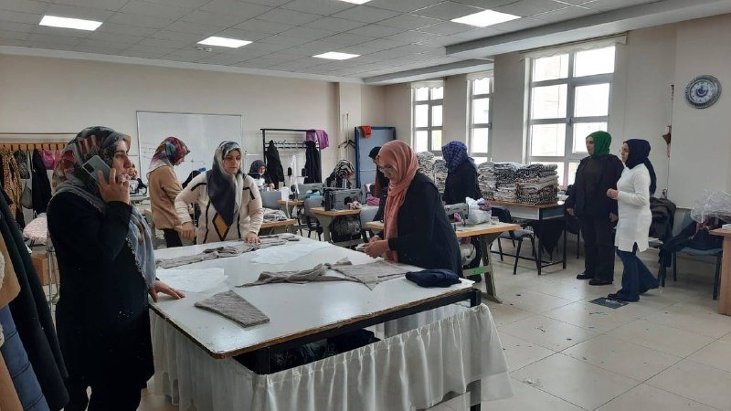 Halk Eğitimi Merkezi depremzedeler için üretiyor