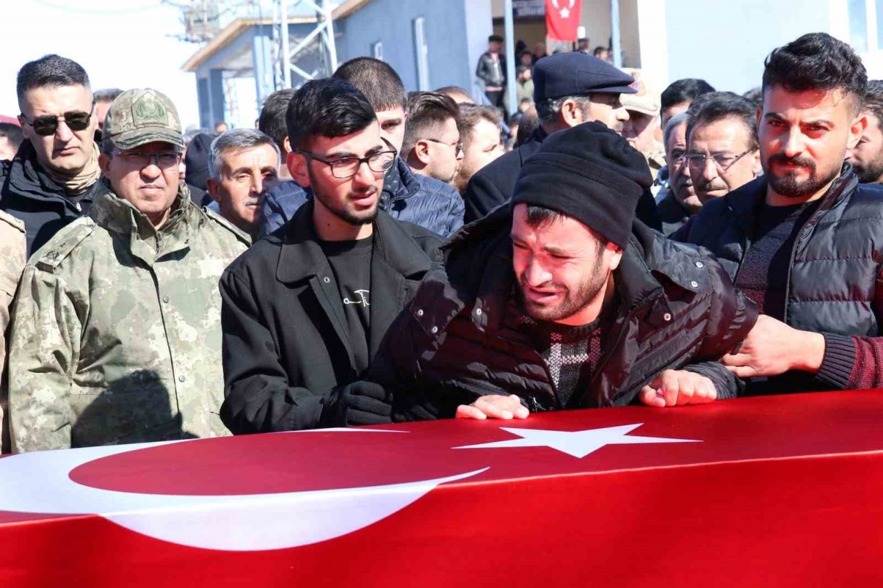 Depremde hayatını kaybeden Vanlı asker son yolculuğuna uğurlandı