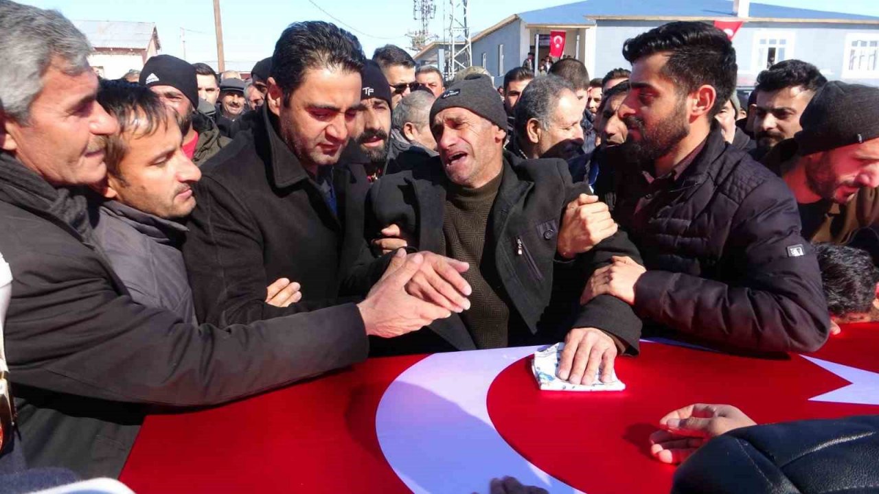 Depremde hayatını kaybeden Vanlı asker son yolculuğuna uğurlandı