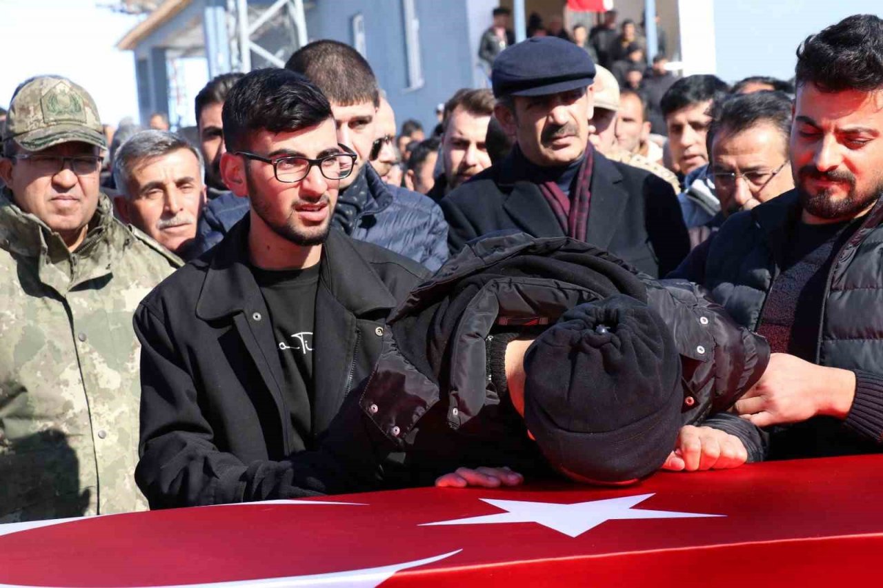 Depremde hayatını kaybeden Vanlı asker son yolculuğuna uğurlandı