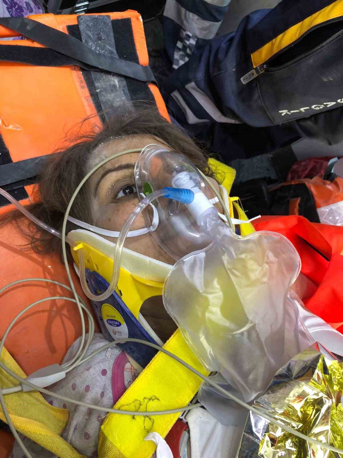 108 saat sonra kurtarılan kadından ilk soru: “Eşim yaşıyor mu?”