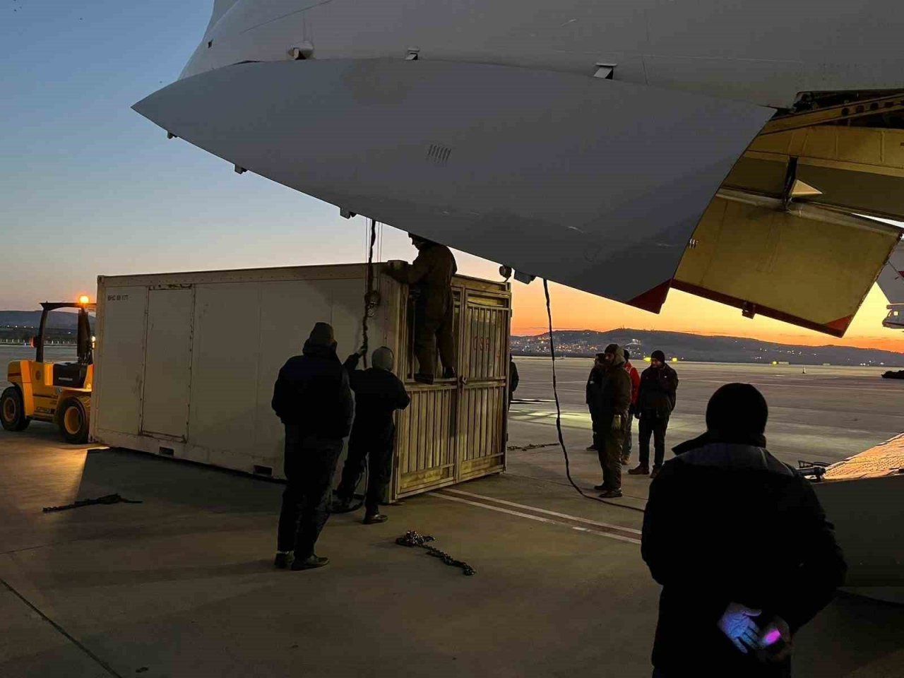 İran’dan Türkiye’ye sahra hastanesi dahil insani yardım