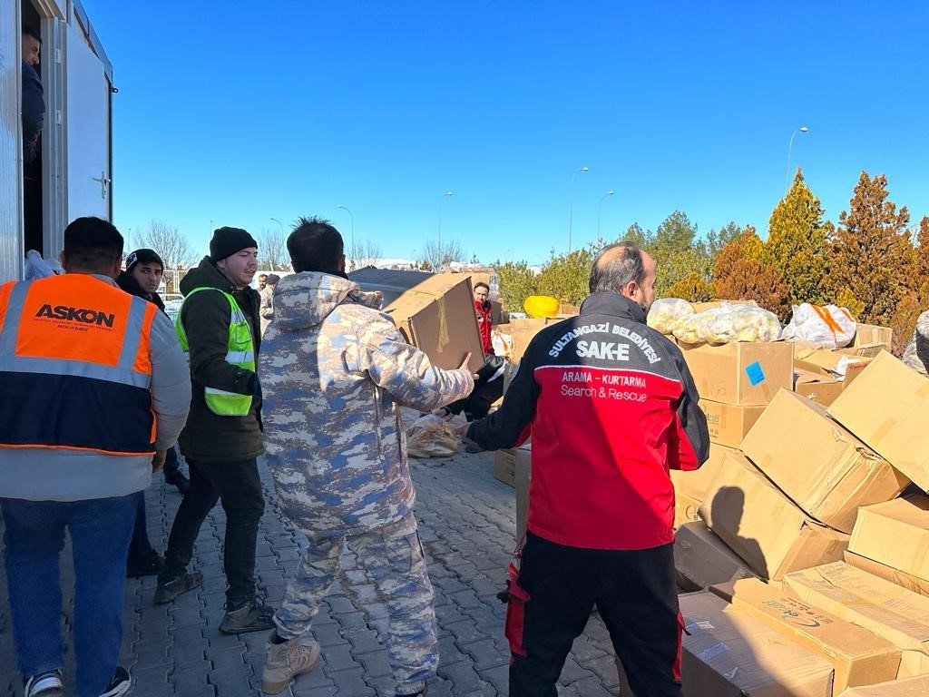SAK-E deprem bölgesinde arama kurtarma faaliyetlerini aralıksız sürdürüyor