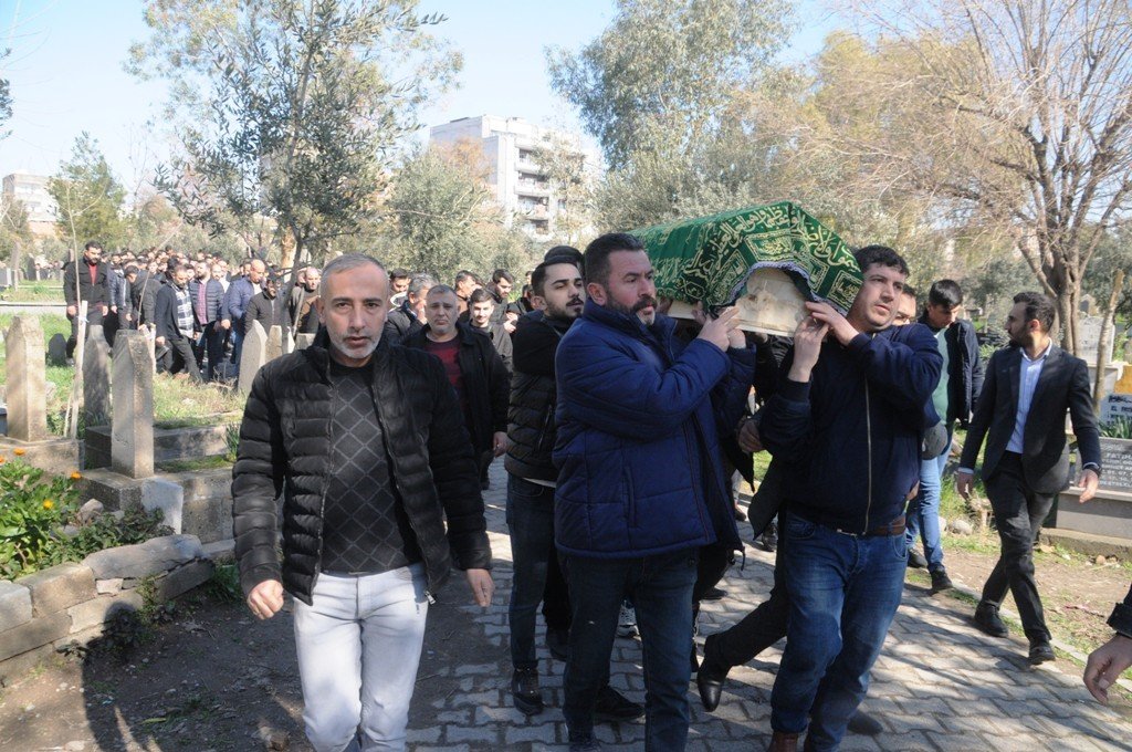 Depremde enkaz altında kalan baba oğul Cizre’de gözyaşları arasında defnedildi