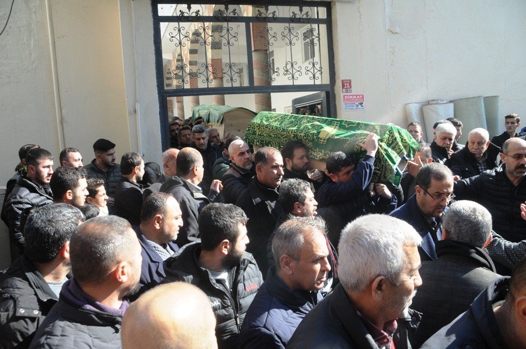 Depremde enkaz altında kalan baba oğul Cizre’de gözyaşları arasında defnedildi