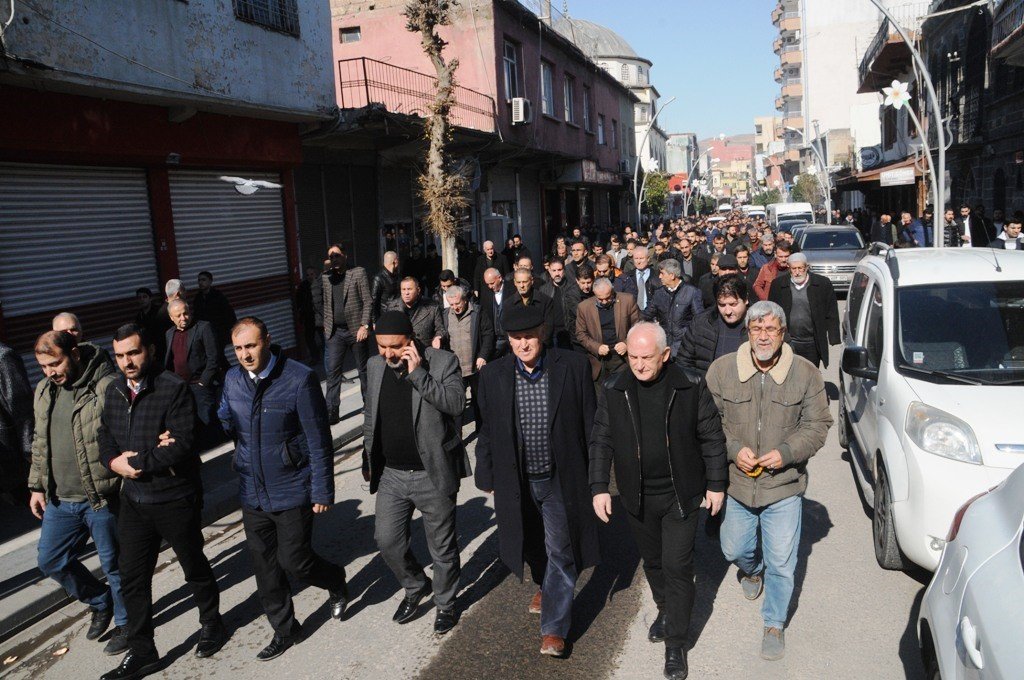 Depremde enkaz altında kalan baba oğul Cizre’de gözyaşları arasında defnedildi