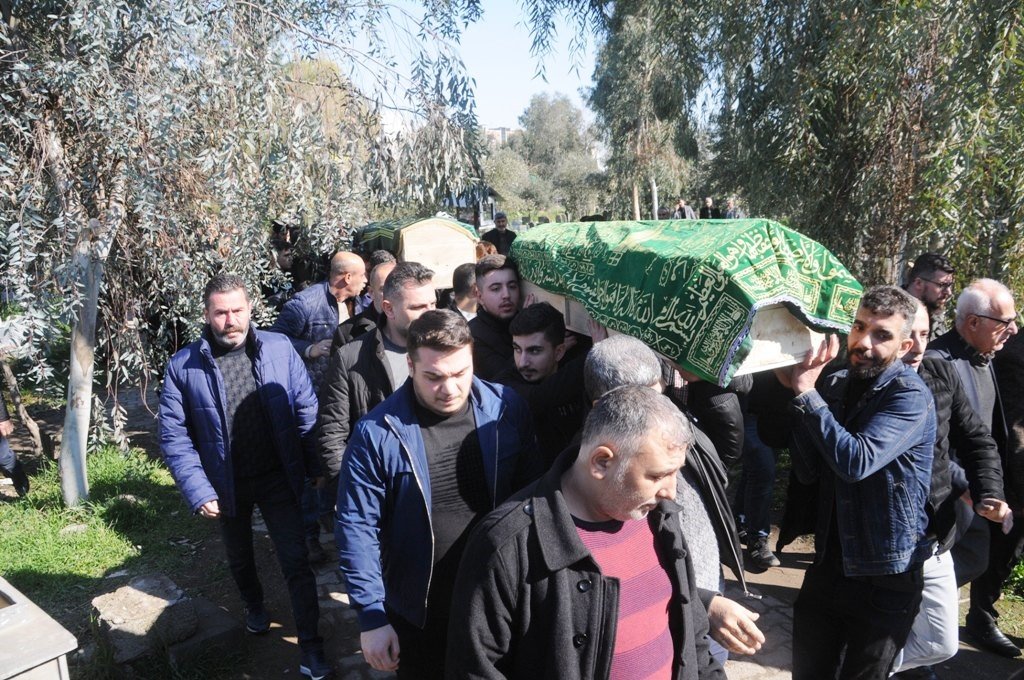 Depremde enkaz altında kalan baba oğul Cizre’de gözyaşları arasında defnedildi