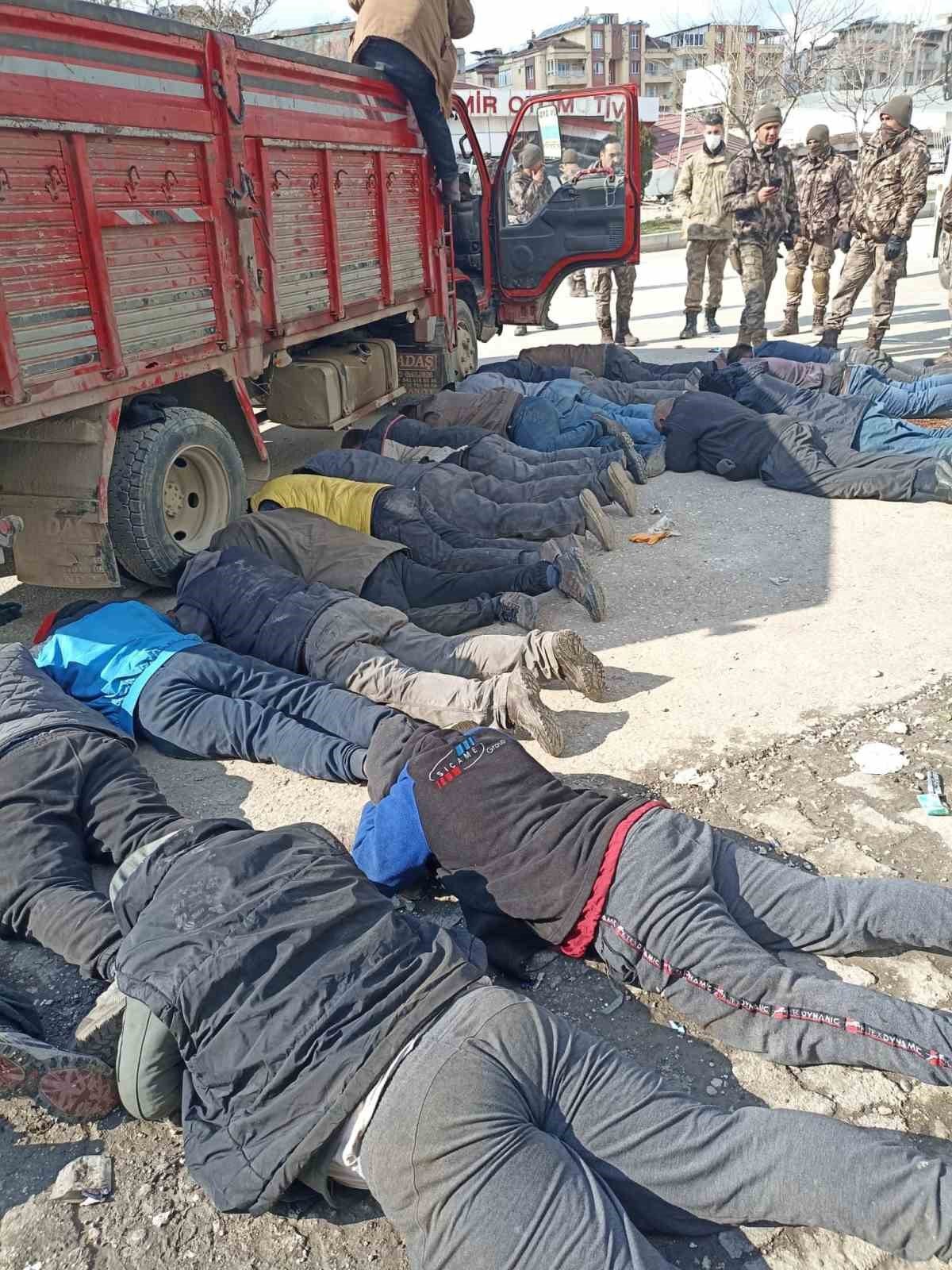 Hatay’da hırsızlık girişiminde bulunanlar Özel Harekat polisleri tarafından yakalandı