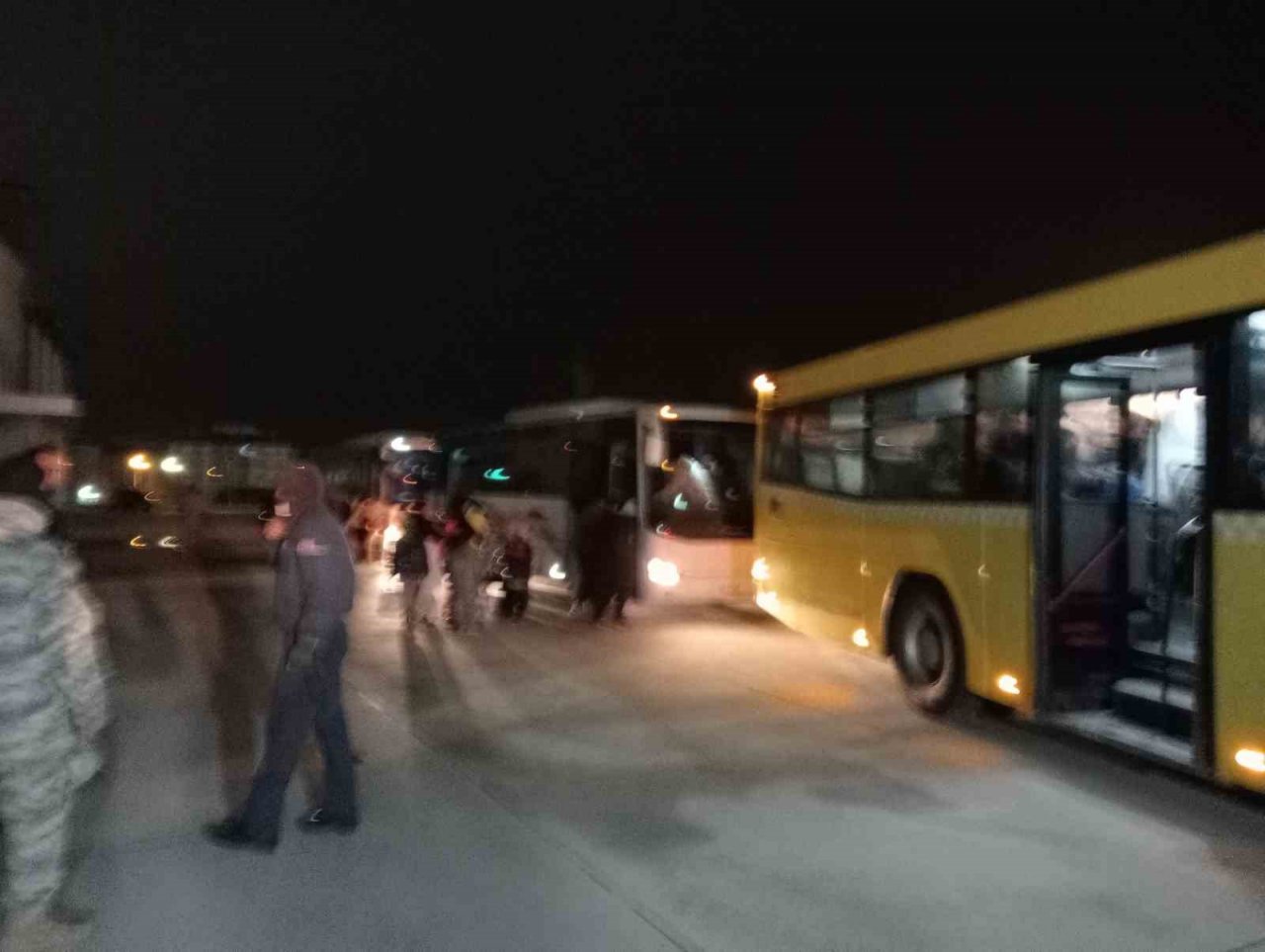 Kahramanmaraş’taki 107 depremzede Türk Silahlı Kuvvetleri’ne ait uçakla İstanbul’a getirildi