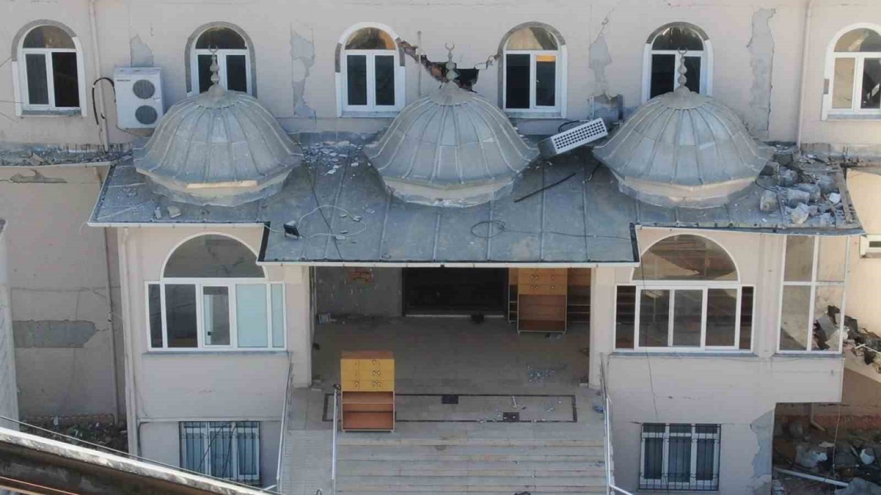 Hatay’da deprem sonrası camiler mahzun kaldı