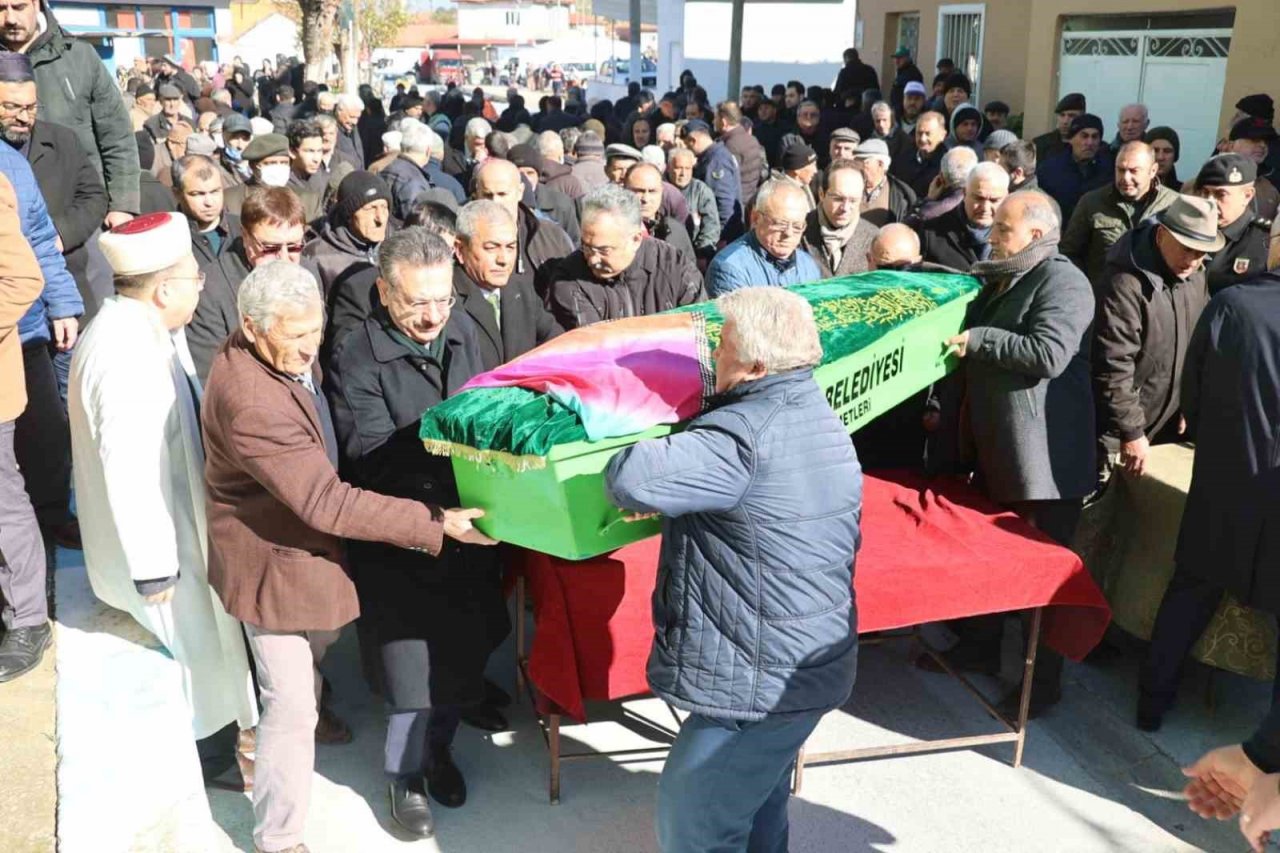 Depremde hayatını kaybeden anne ve kızı toprağa verildi