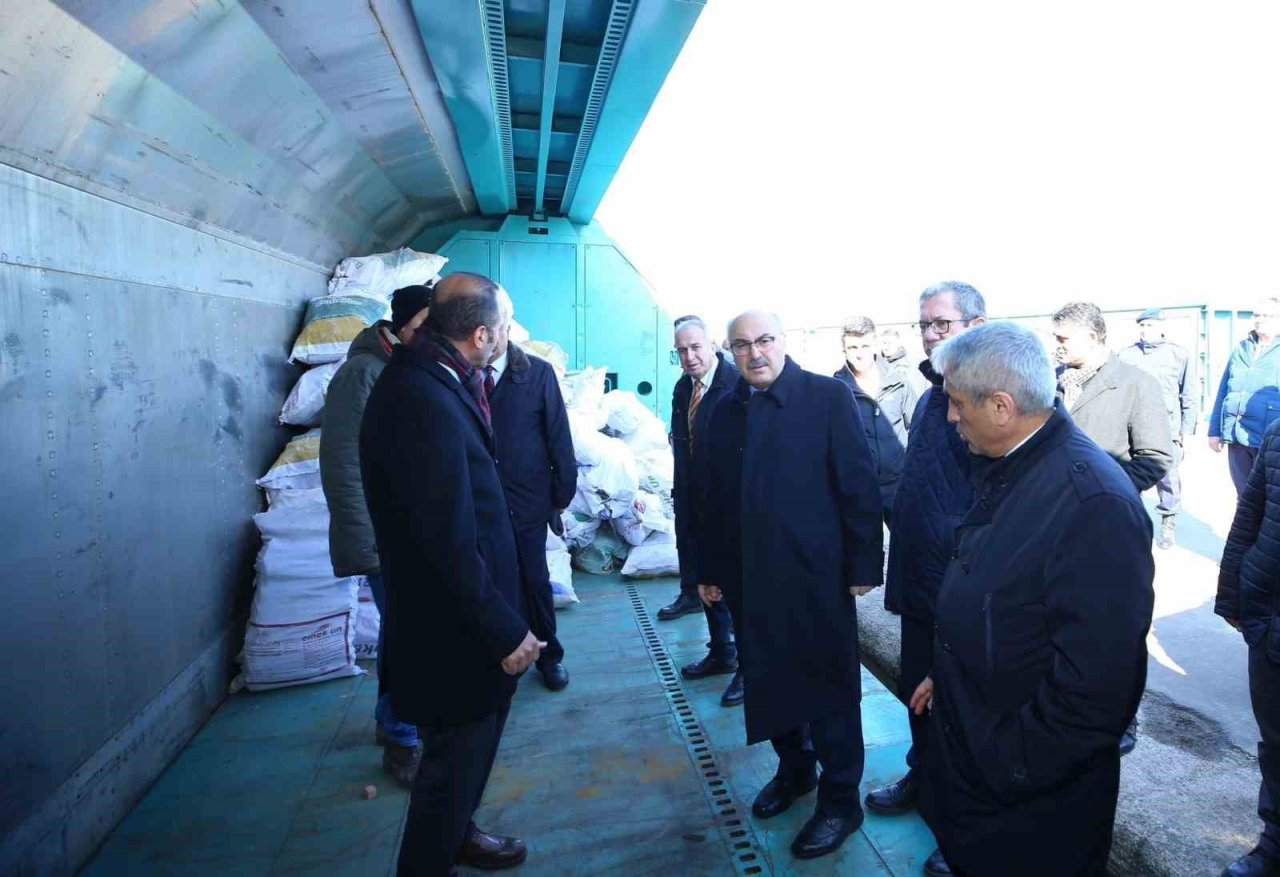 İzmir’den deprem bölgesine yardım treni