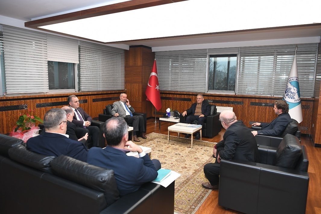 Büyükkılıç, Depremzedeler için rektörlerle bir araya geldi