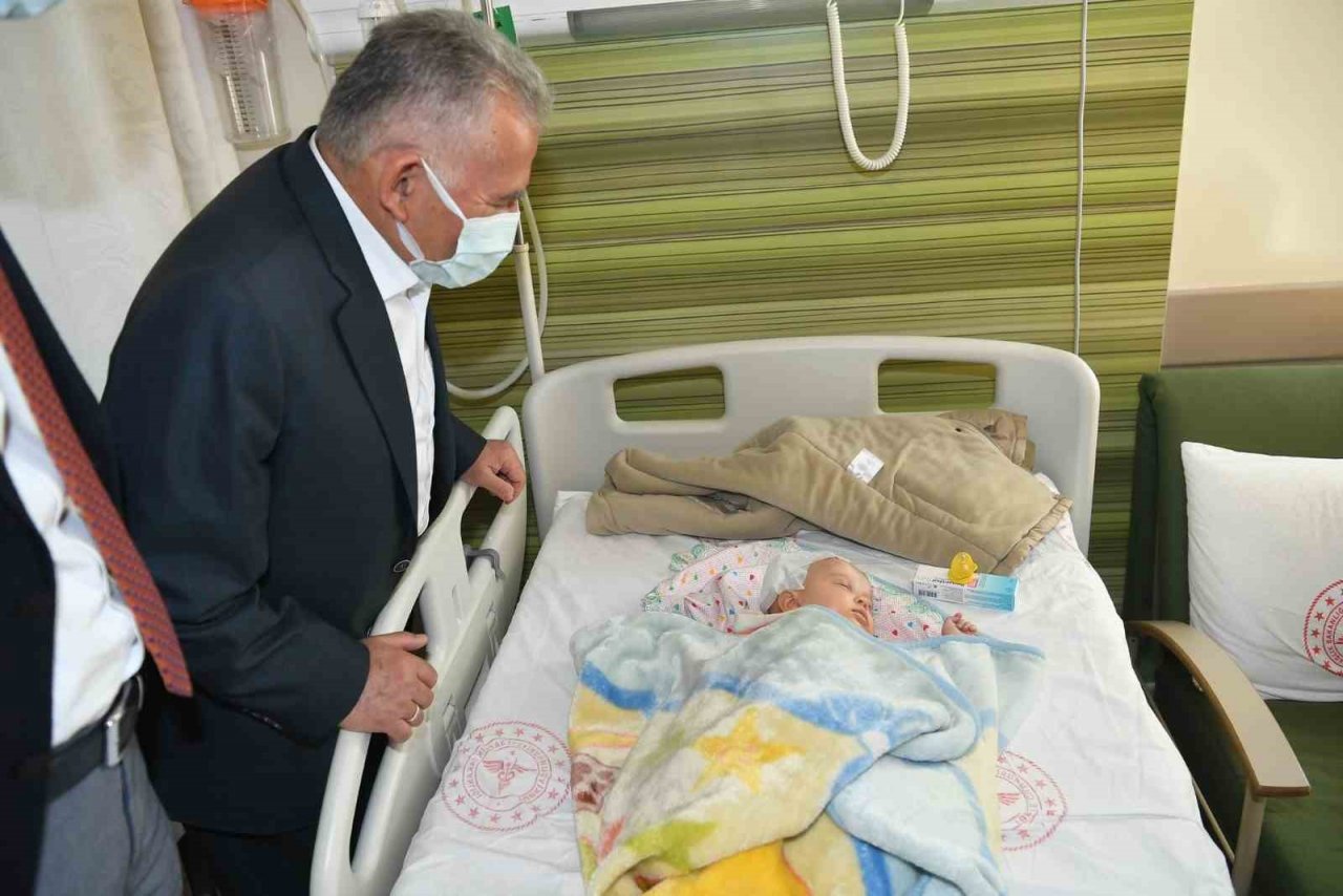 Başkan Büyükkılıç depremzedeleri hastanede ziyaret etti