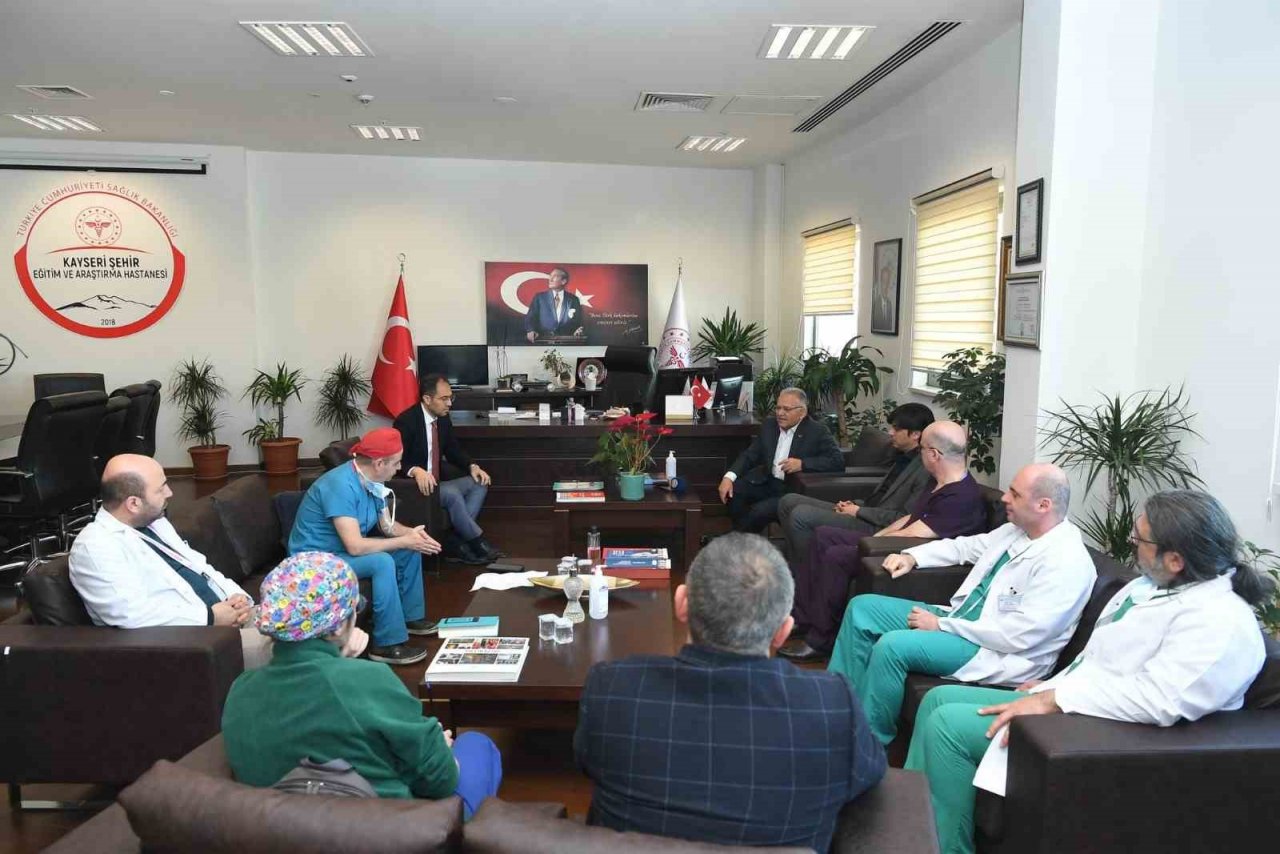 Başkan Büyükkılıç depremzedeleri hastanede ziyaret etti