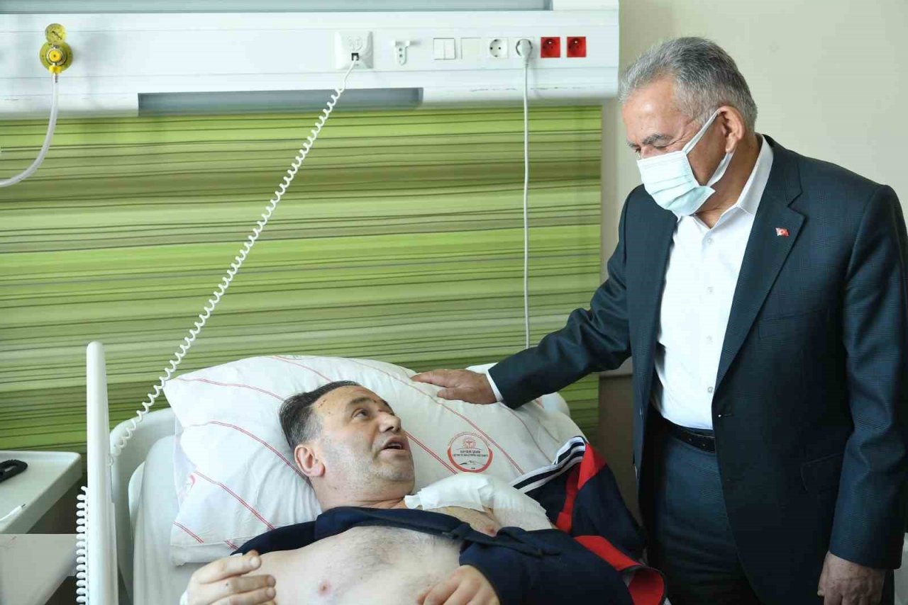 Başkan Büyükkılıç depremzedeleri hastanede ziyaret etti