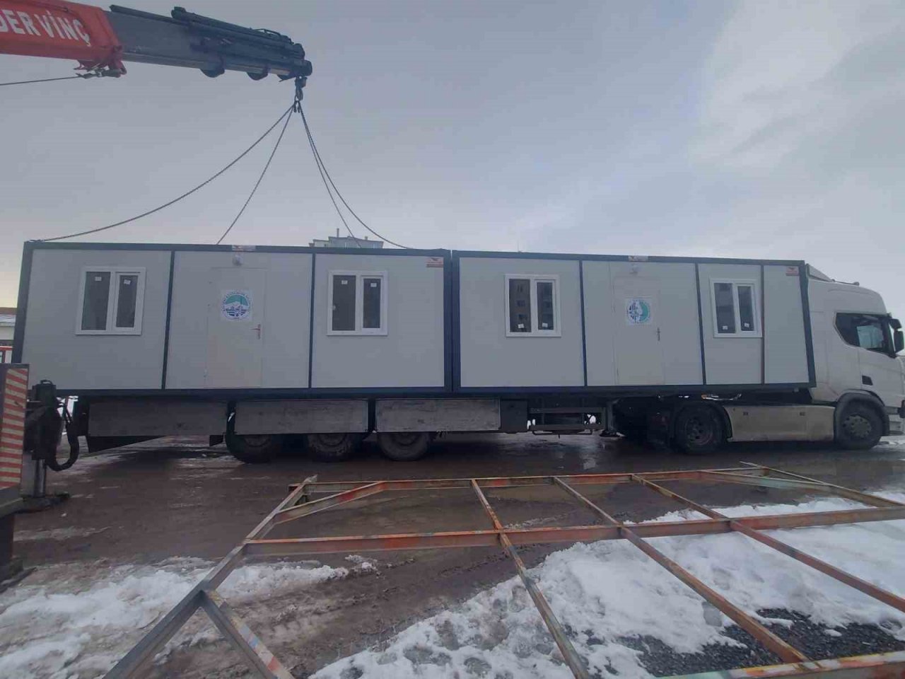 Kayseri Büyükşehir’den Adıyaman’a İş Makineleri, Elbistan’a Konteynır Gönderildi