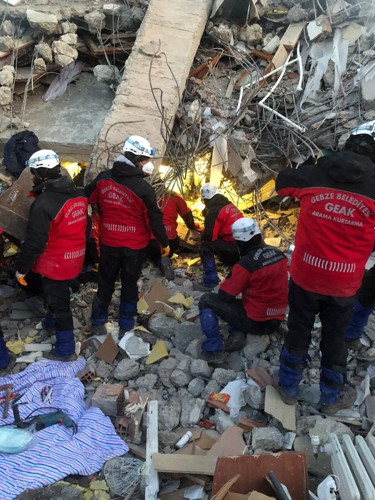 Depremin 100. saatinde umut tazeleyen kurtuluş