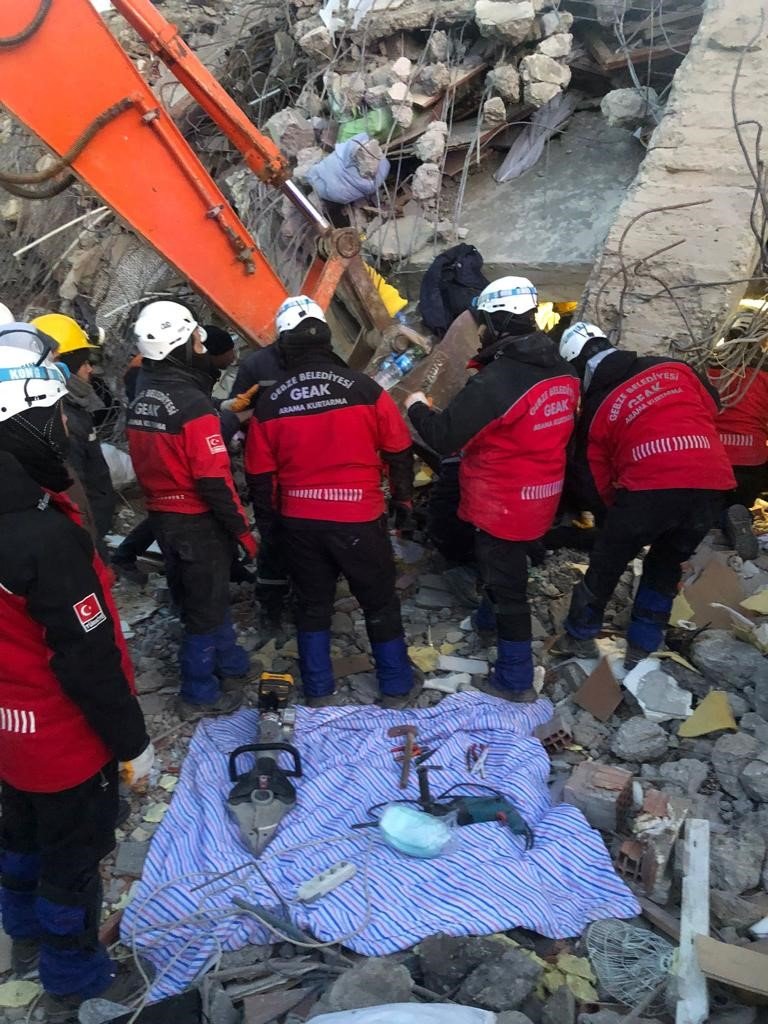 Depremin 100. saatinde umut tazeleyen kurtuluş