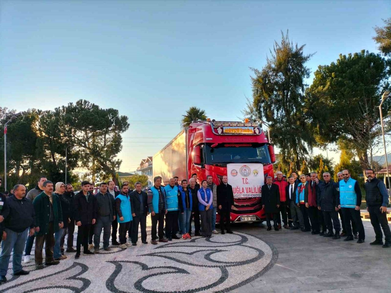 Köyceğiz’den afetzedelere 17 tır yardım malzemesi gönderildi