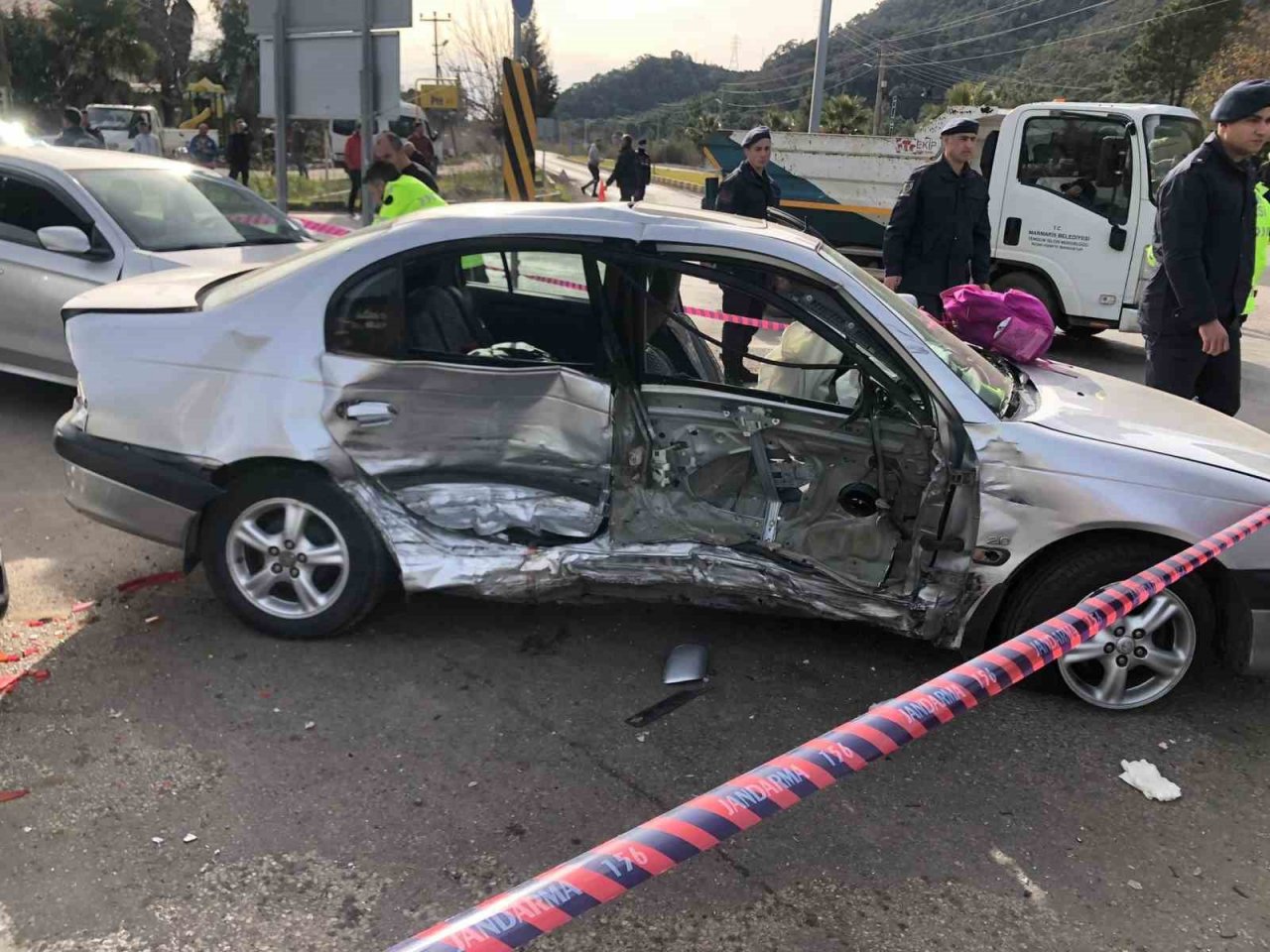 Marmaris’te zincirleme trafik kazası: 1 ölü, 2 yaralı