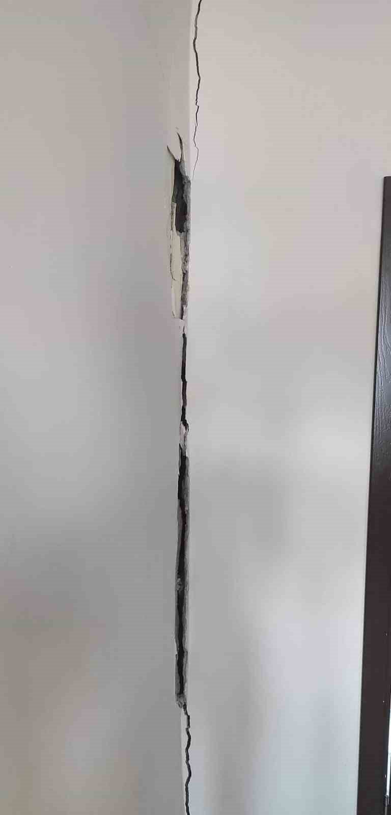 Kayseri’de belediye binası da depremden etkilendi