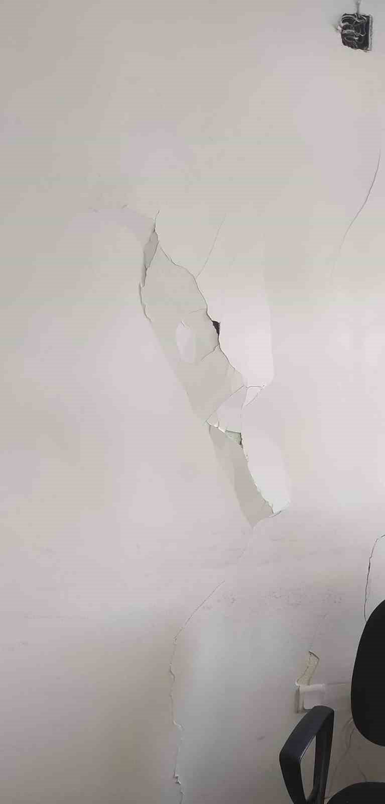 Kayseri’de belediye binası da depremden etkilendi