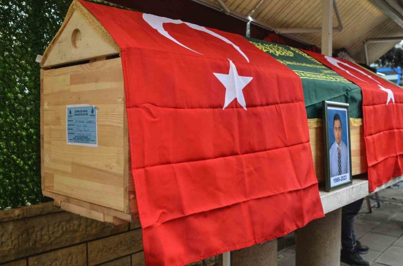 Depremde hayatını kaybeden Hatay İŞKUR İl Müdürü toprağa verildi