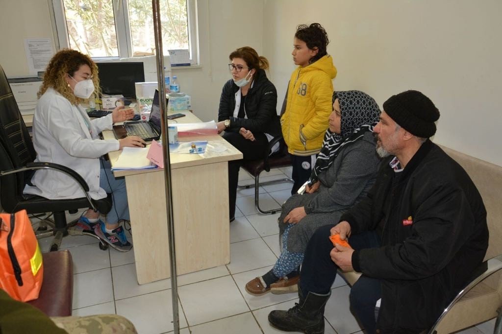 3’üncü Piyade Eğitim Tugay Komutanlığı depremzedelerle yakından ilgileniyor