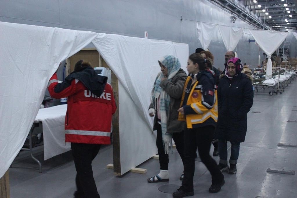 TCG Bayraktar yaralanan vatandaşlara aralıksız tedavi hizmeti sağlıyor