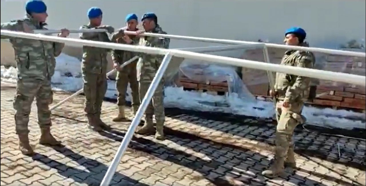 MSB: “1’inci Zırhlı Tugayımız kentteki çadır kurma çalışmalarına da aralıksız destek sağlamayı sürdürüyor”