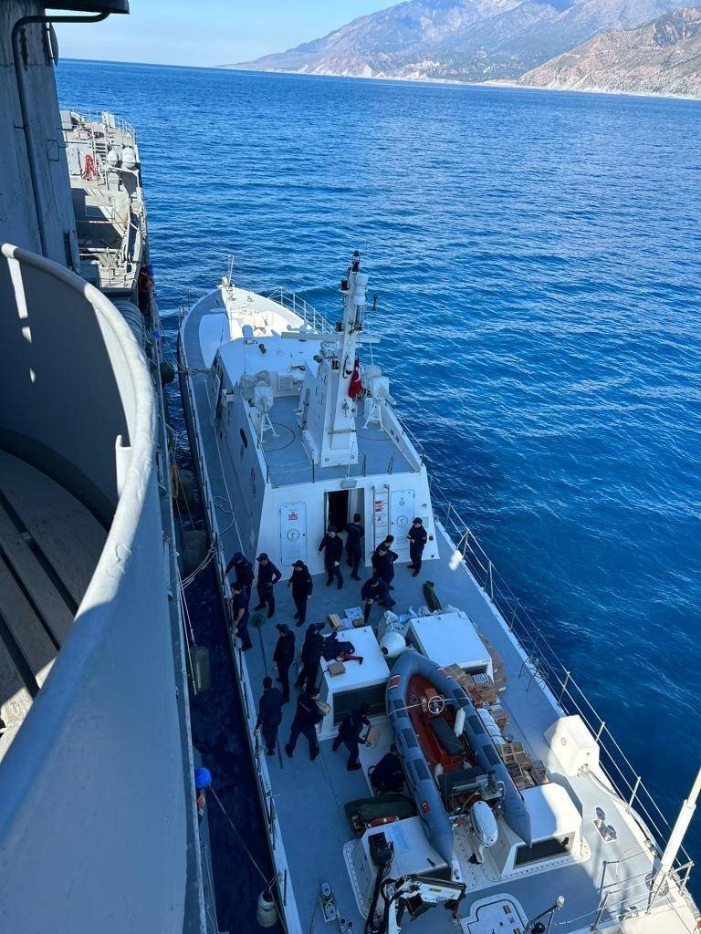 TCG Sarucabey, yardım malzemelerini Hatay’a ulaştırdı