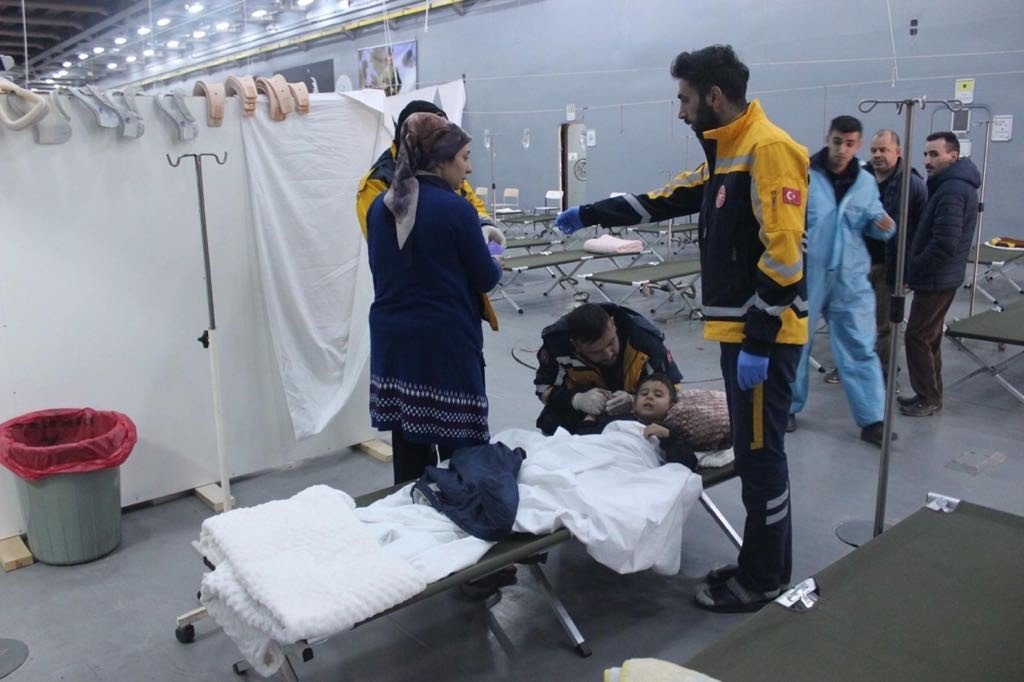 TCG Bayraktar’da yaralı vatandaşların tedavisi sürüyor